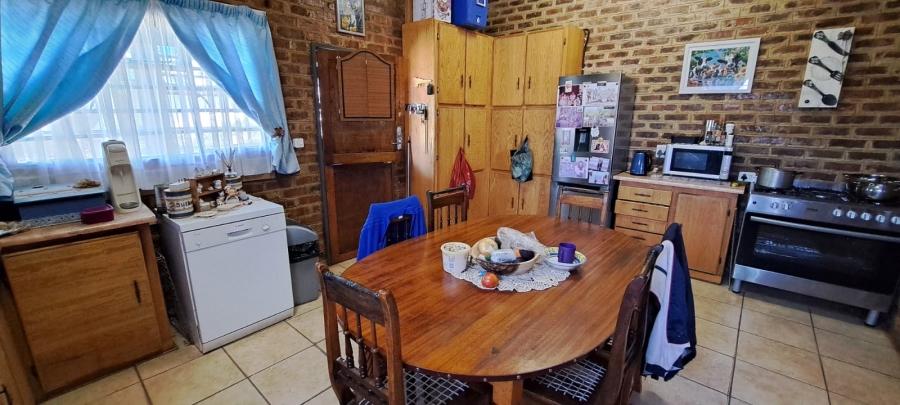 6 Bedroom Property for Sale in Schweizer Reneke North West